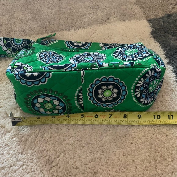 VERA BRADLEY purse!  Retired pattern!  “Cupcakes”. - Picture 5 of 7